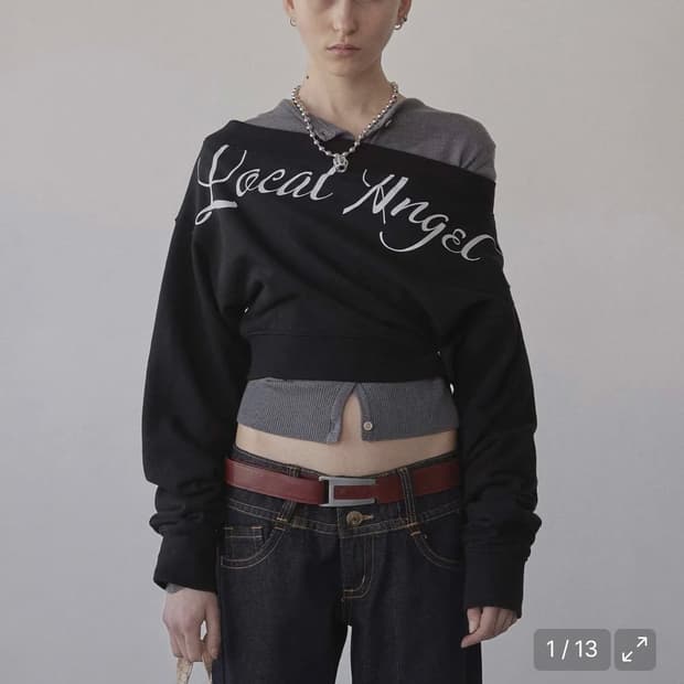 스컬프터 오프 숄더 크롭 스웨트 셔츠 블랙