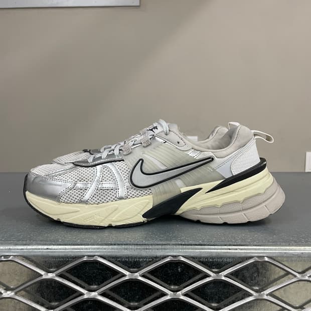 나이키 V2K 런 퓨어 플래티넘 280