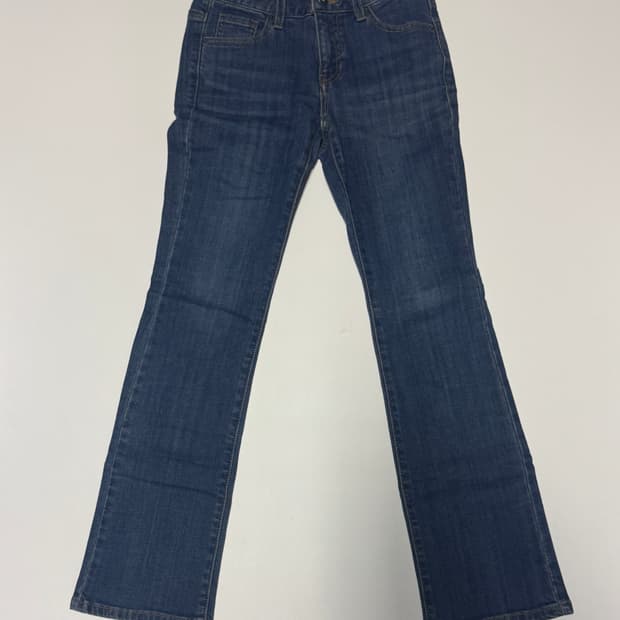 여성 게스 Guess 22년도 스판 혼방 세미 부츠컷 데님팬츠