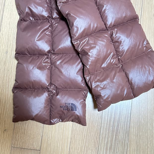 노스페이스 갈색 패딩 목도리