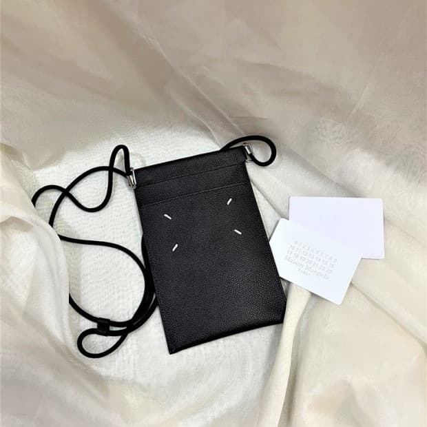 마르지엘라 넥파우치