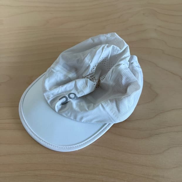 온 러닝 캡 화이트