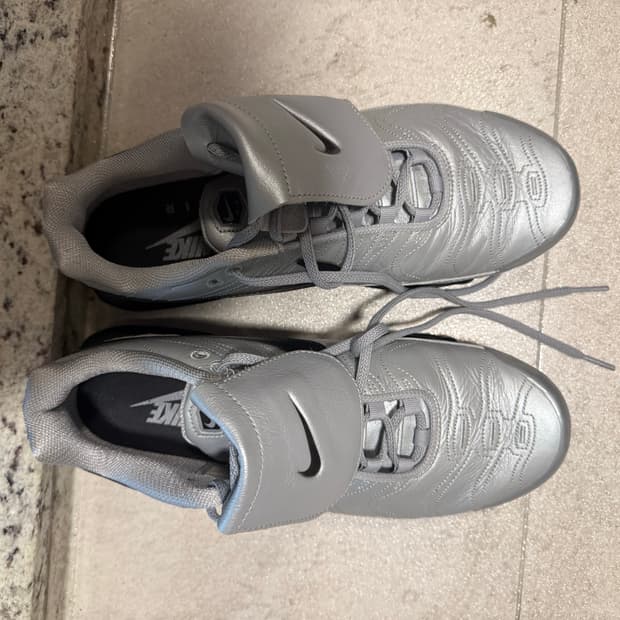 나이키 에어맥스 플러스 TNPO 울프 그레이 앤 블랙