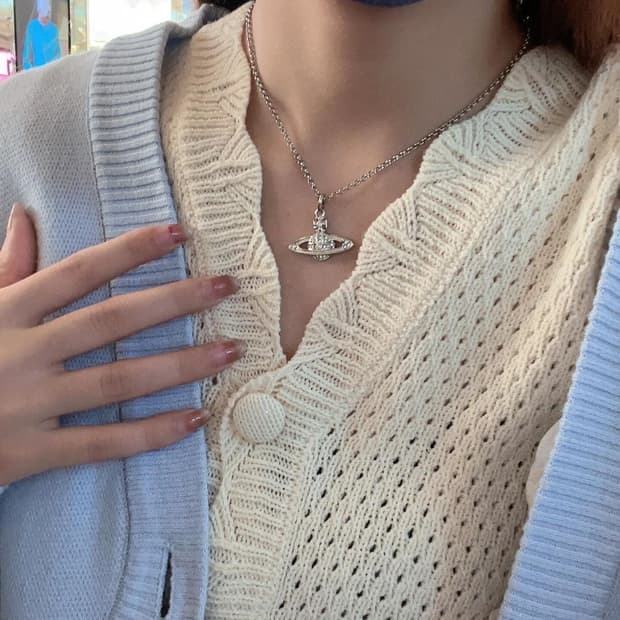 비비안웨스트우드 미니 바스 릴리프 펜던트 네크리스