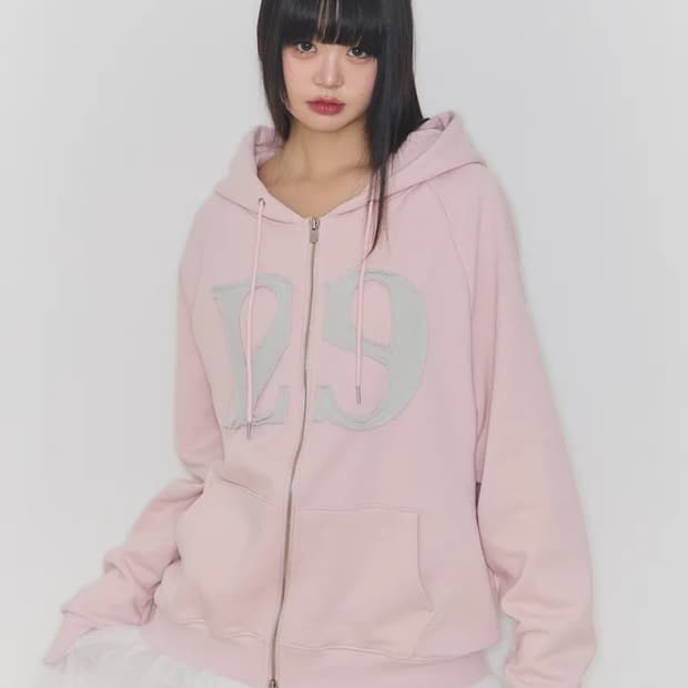 일리고 129 로고 패치 후드 집업 라이트 핑크
