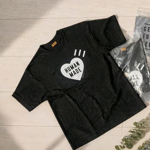 [새상품] 휴먼메이드 빅 하트 로고 반팔 티셔츠 (블랙)