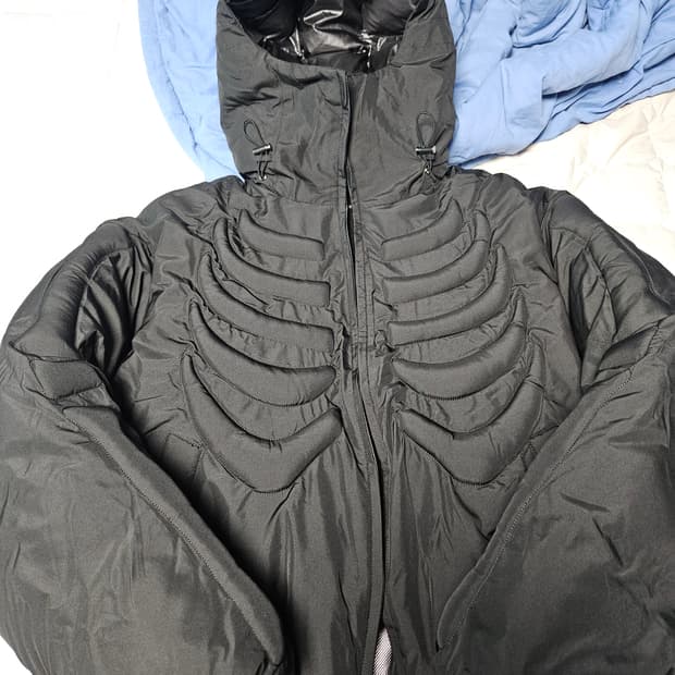 써저리 본 앰보싱 푸퍼 패딩