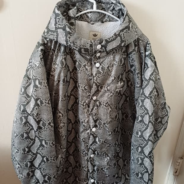 Adidas x Hyke python skin 패턴 플리스 자켓