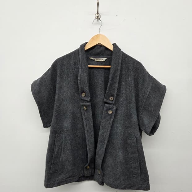 꼼데가르송 차콜 반팔 가디건 여성 S