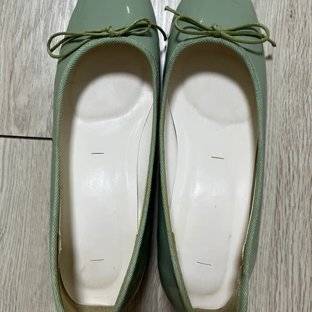 연두색 민트색 에나멜 리본 미들굽 플랫슈즈 