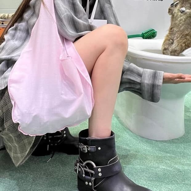 miumiu 미우미우 하네스 바이커 부츠 블랙 (38)