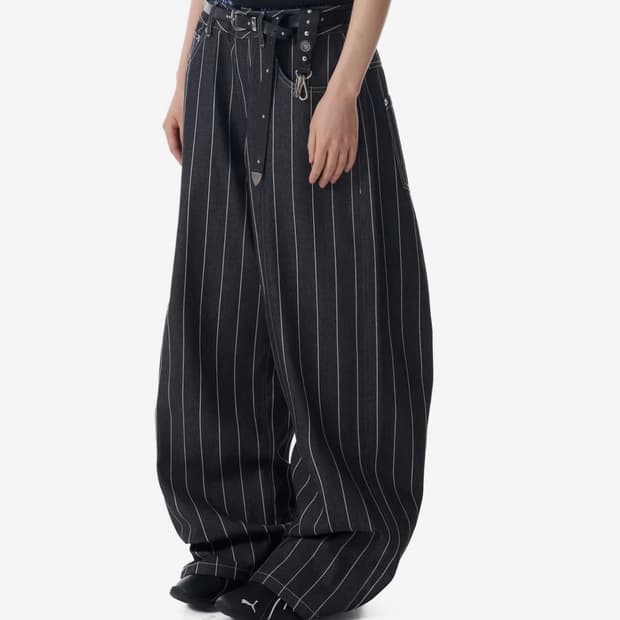아캄 Striped Cinch Back Denim Pants