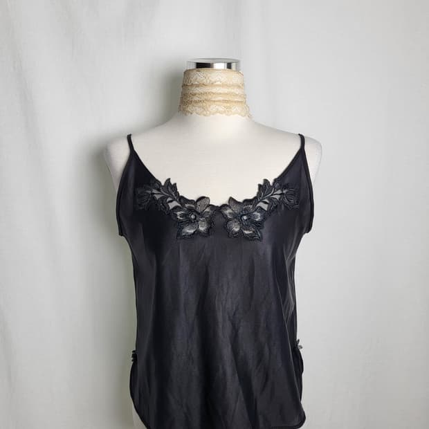 빈티지 미드나잇 블랙 자수 슬립 이너 나시 페어리