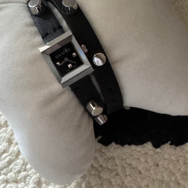 구찌 꿀벌 가죽 시계