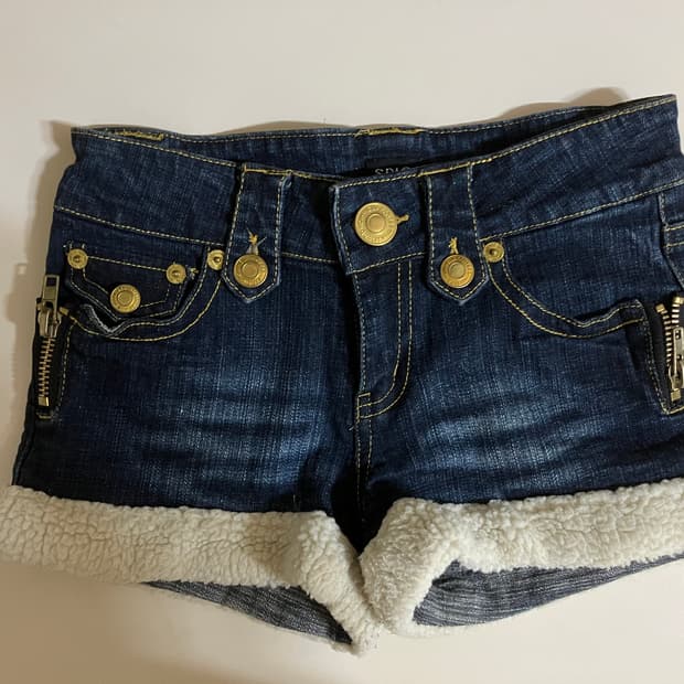 [코디세트]퍼조끼 세실맥비 리본 니트 퍼반바지 퍼숏츠 빈티지 데스라이즈