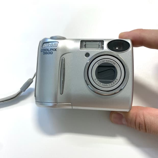 니콘 쿨픽스 5600 디지털 카메라