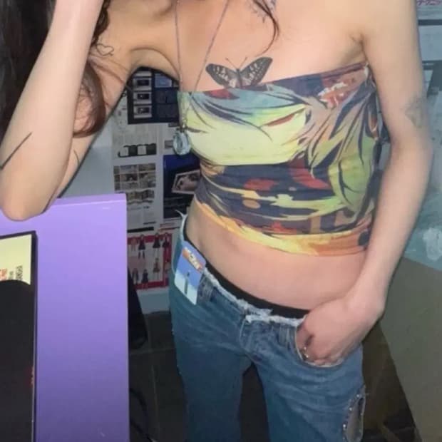 애니 프린팅 튜브탑 넥워머 슬리브리스 탱크탑