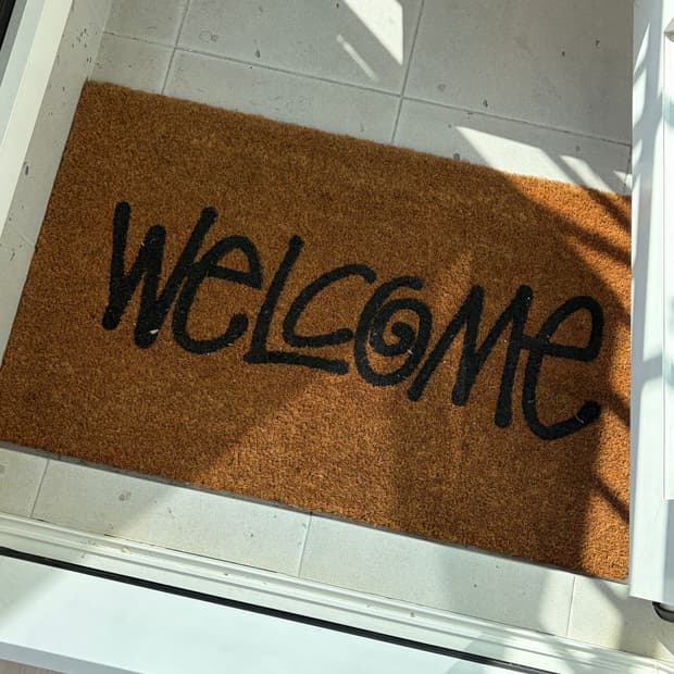 stussy 스투시 웰컴 매트 코코아 컬러