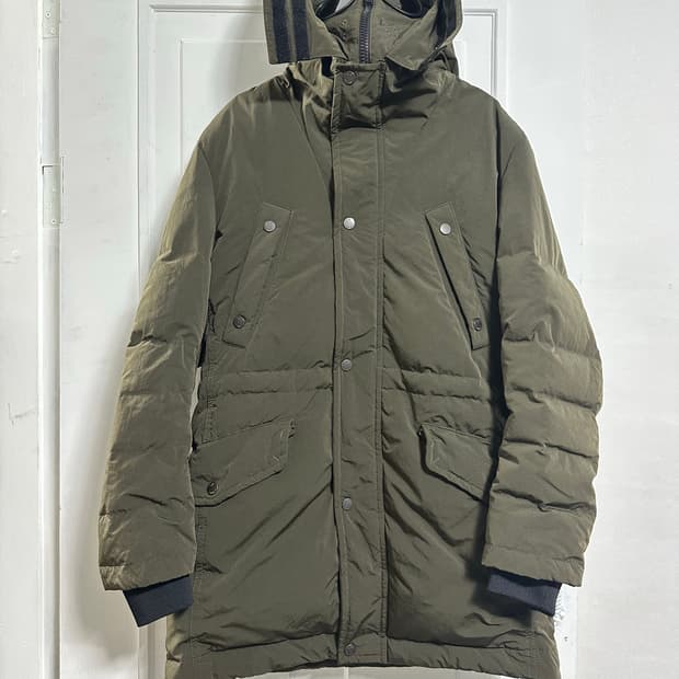 CP컴퍼니 고글 패딩