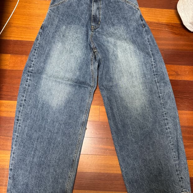 해칭룸 와이드 커브 진 워시드 블루 3사이즈 판매합니다