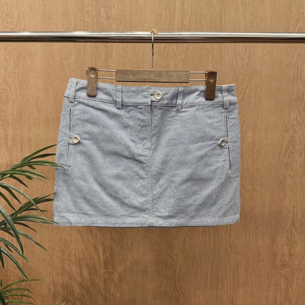 아페쎄 미니 스커트 히코리 스트라이프 패턴 포켓 버튼 디테일 블루