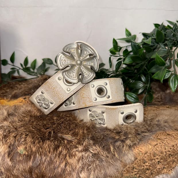 Ivory cubic flower punching buckle belt