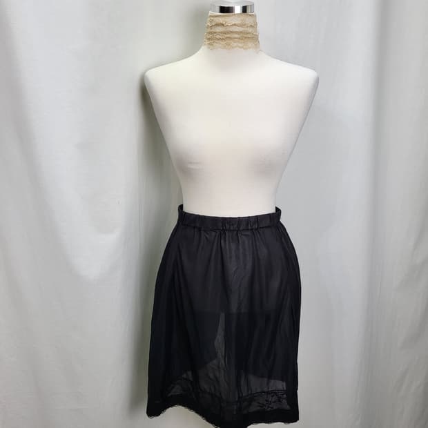 빈티지 딥 블랙 란제리 숏 슬립 스커트