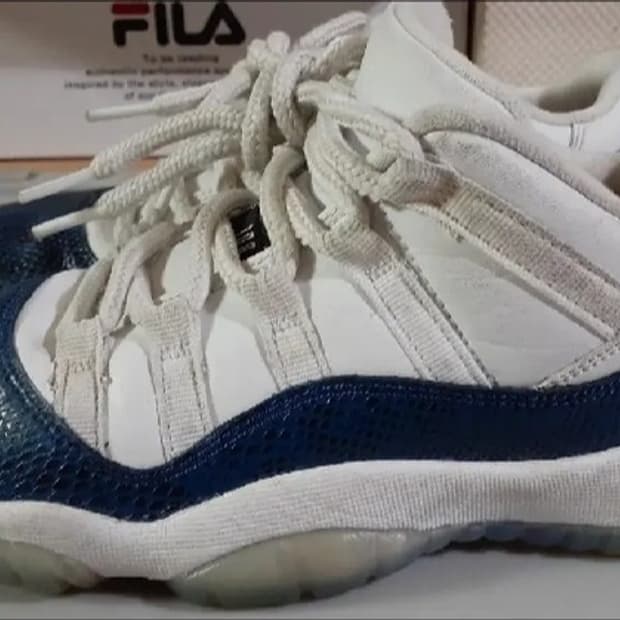 나이키 에어조던11로우 남뱀피 240