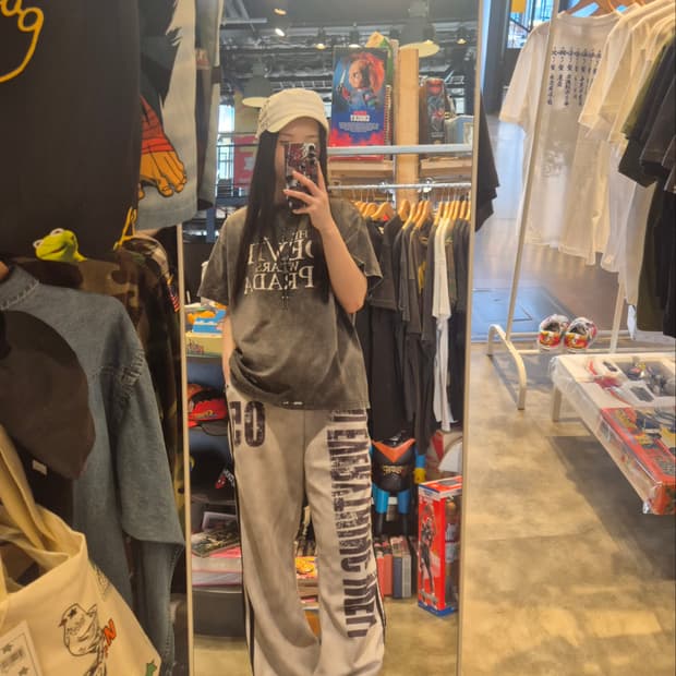 (새 상품) 악마는 프라다를 입는다 로고 프린트 빈티지 티셔츠