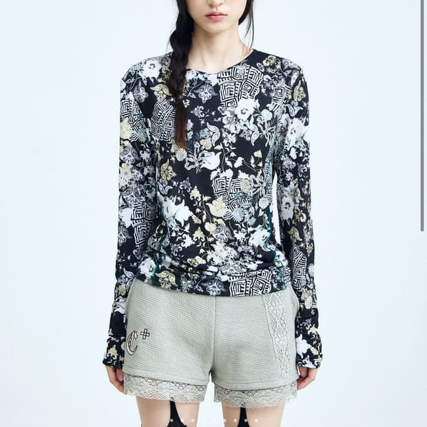 콜로신스 pansy top black 구합니다