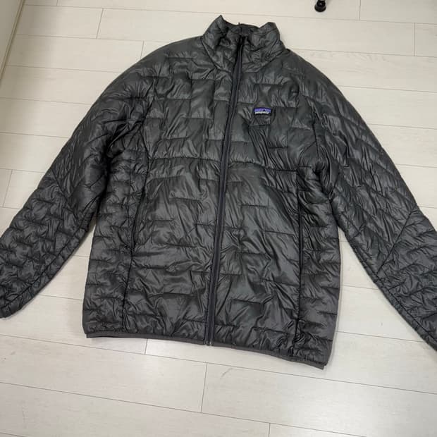 파타고니아 마이크로 패딩 L 사이즈 그레이 색상  하자 없이 상태 좋아요