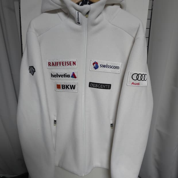 데상트 스위스 스폰서 후리스 110 ✨️정품✨️
