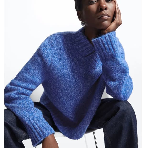 [상태최상] COS 코스 알파카·울 블렌드 니트 스웨터 (라이트 블루)