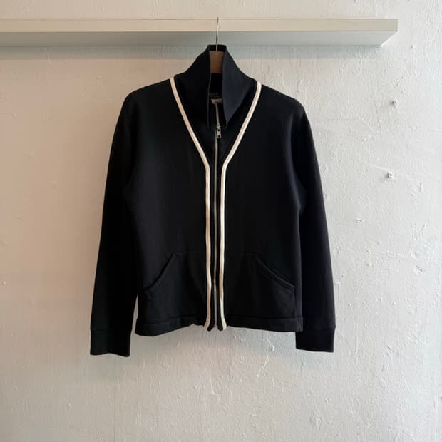 아네스베 파이핑집업