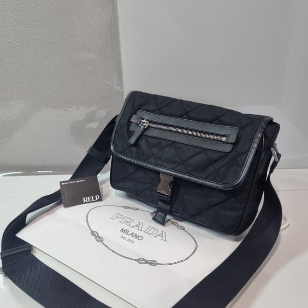정품 프라다 퀄팅 메신저백