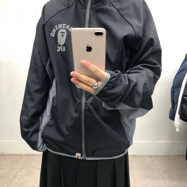 베이프 바람막이