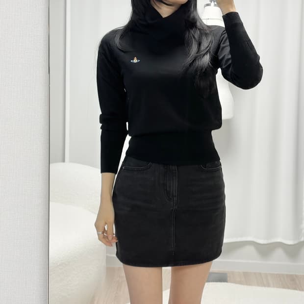 비비안웨스트우드 라나울 하이넥 니트