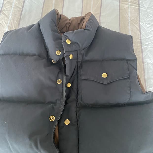 Crescent down works 패딩 베스트 팝니다