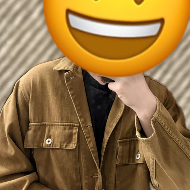 카키색 셔츠형 자켓