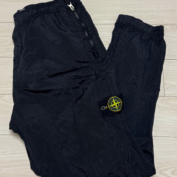 스톤아일랜드 나일론 메탈 에코닐 팬츠 23ss 국내판