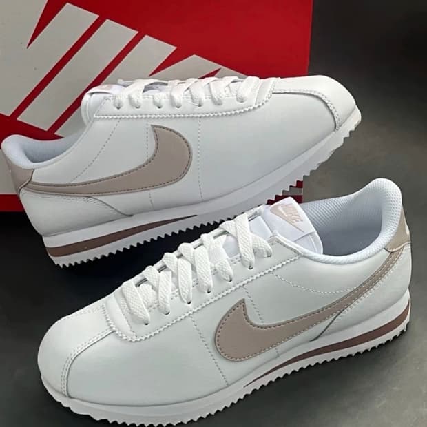 나이키 코르테즈 화이트 플래티넘 바이올렛