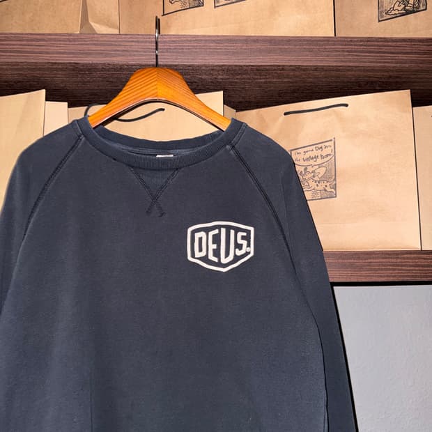 데우스 엑스마키나 맨투맨 