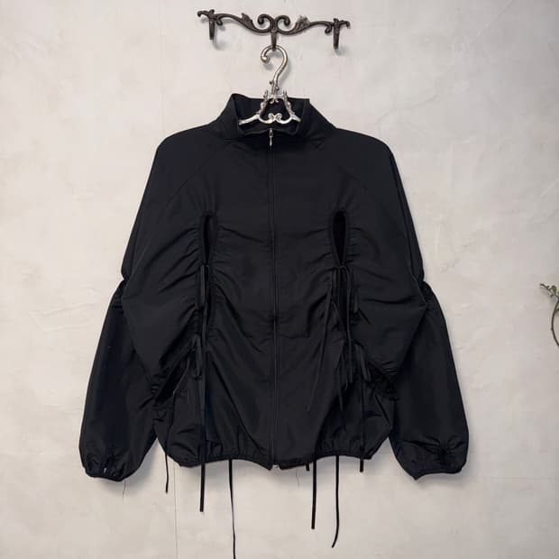 NACHE cut-out windbreaker black