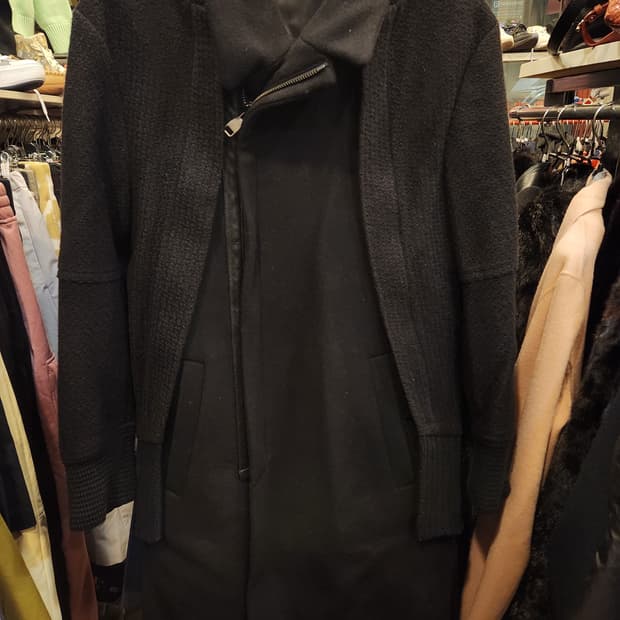 시스템 블랙 코트