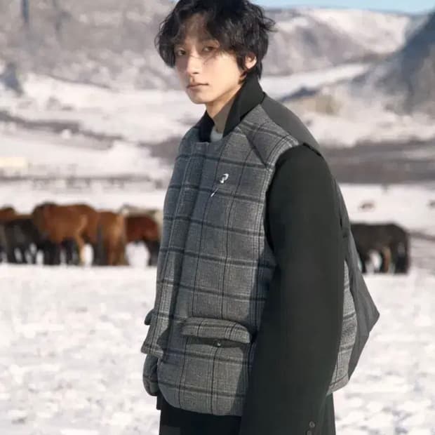 [OS] 23FW STU 덕 다운 패디드 울 체크 베스트 그린 패딩