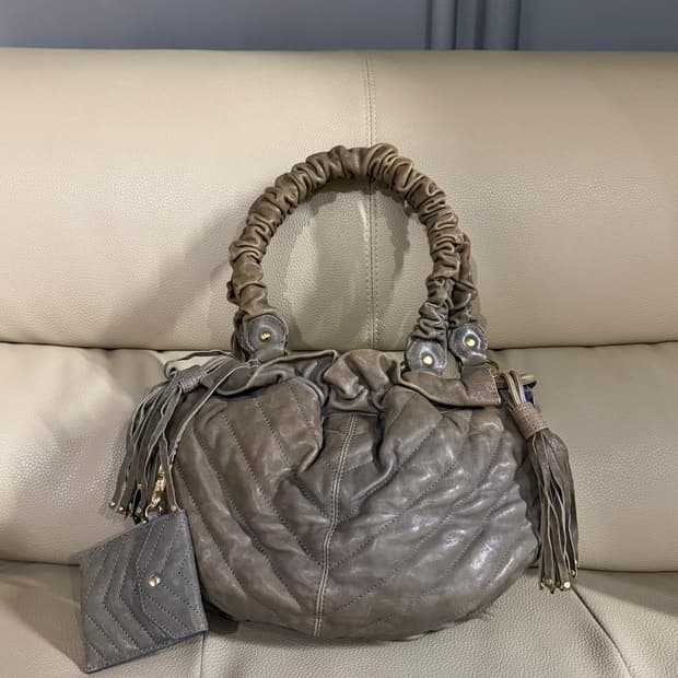 Distressed quilted detail tassel bag
