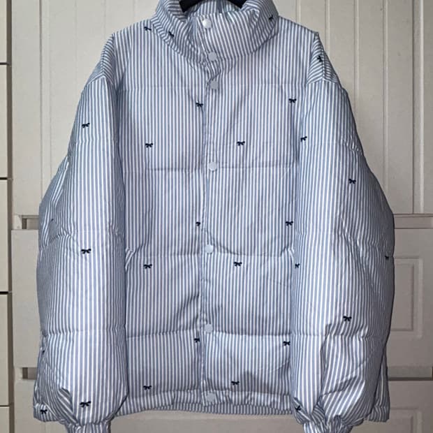 리본 스트라이프 스카이 블루 경량패딩