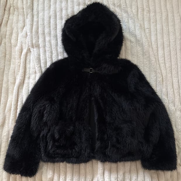 나비버스 Big Hoodie Fur Jacket