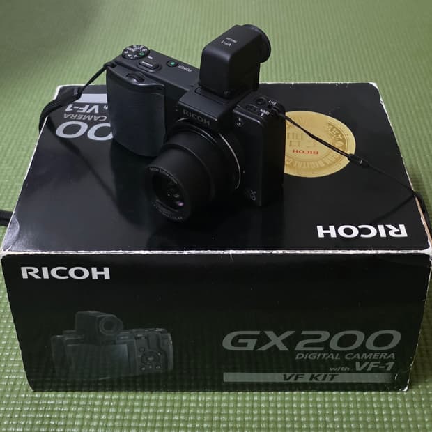 리코(RICOH) GX200 VF KIT 디지털 카메라 팝니다.