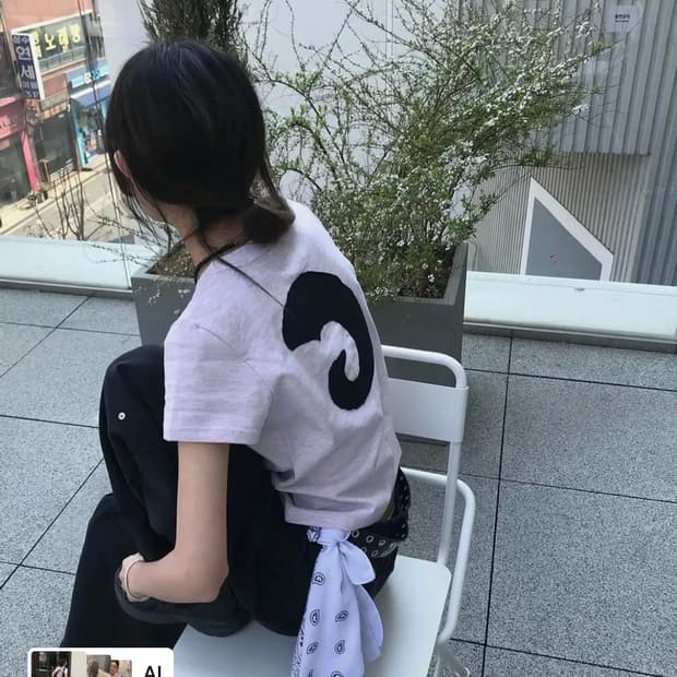 탄산마그네슘 혼 아플리케 티셔츠